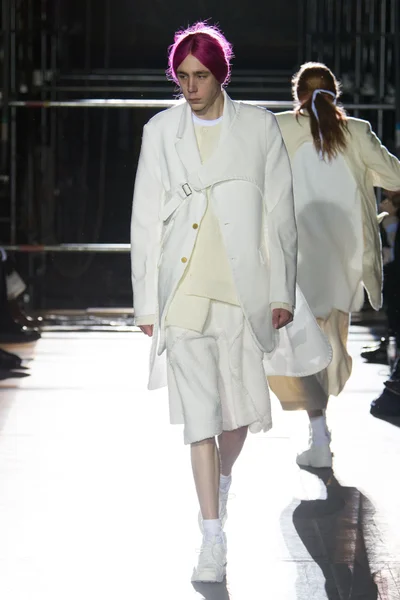 Look 25